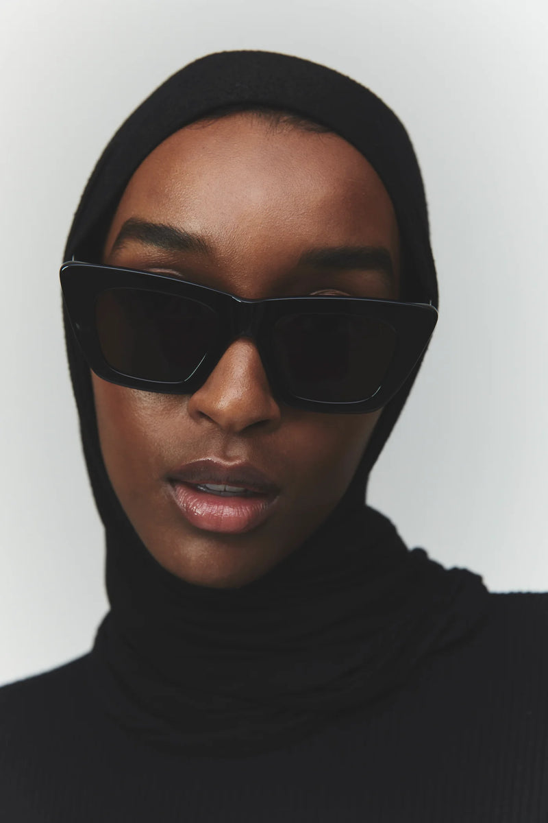 Lori in Gloss Black