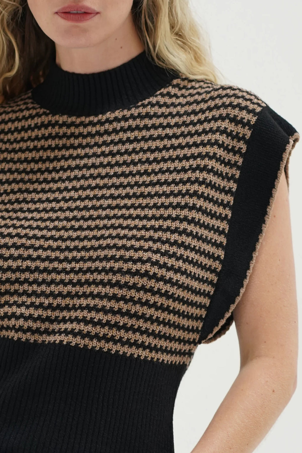 Ellisa Sleeveless Sweater Latte Stripe