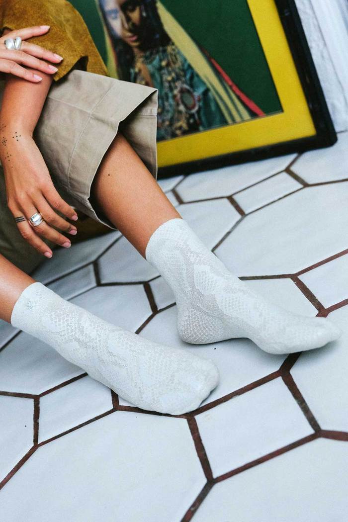 Yoshi Albino Shimmer Socks